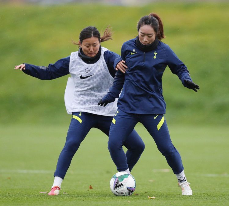 三位高校女生－未央（矢松亞由美飾）、比呂子（鳥田博子飾）及昌巳（石川萌飾）為同校老友。維繫三情面感的話題，是深夜廣播節目「Midnight Bluebird」主持人「小滿」。她擅以輕鬆的言語，表露本身的豪情世界及性愛經歷，是以也赢得許多高中女生的認同及喜愛。因為「小滿」的一句話「想知道我的事，可以往問錢仙」，三人材将信将疑地玩起錢仙。問起有關「小滿」的種種，包罗家庭成員、诞生日期等。居然都全數吻合。於是，三人開始詢問關於自已的愛情問題、乃至是灭亡的日期。始料未及的，幾個簡單的問題不单揭穿出私家的奥秘，進而更動搖了彼此的關係。從那之後，方圆接連發生怪事，隨著錢仙預言死期的迫近，三人材發現，「小滿」的身份竟然就是....